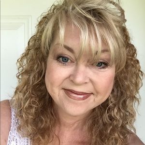 Meet your Posher, Laurie